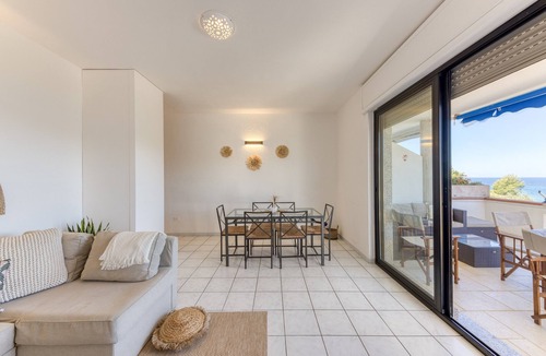 Marina San Gregorio Apartment | Apartment 'Baia Dei Sogni - Petra' with Sea View, Wi-Fi and Air Conditioning