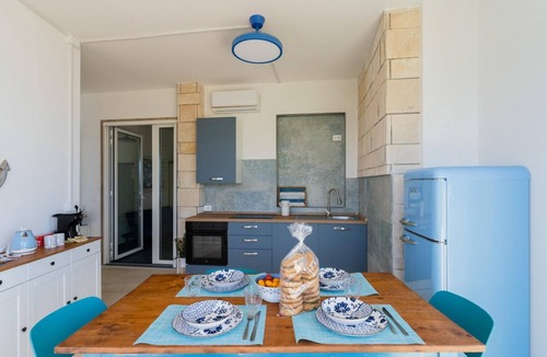Lido Conchiglie Apartment | Apartment 'Best Sunset Villa' with Sea View, Wi-Fi and Air Conditioning