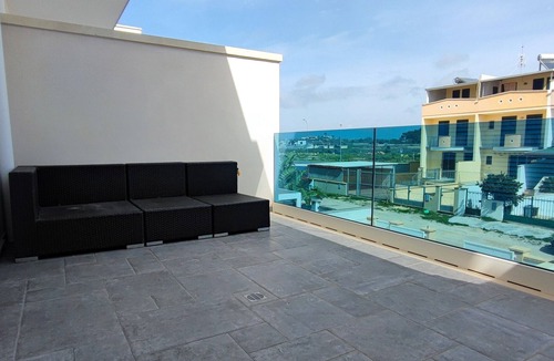 Torre San Giovanni Apartment | Apartment 'Bilocale in Centro T San Giovanni' with Private Terrace, Balcony and Air Conditioning