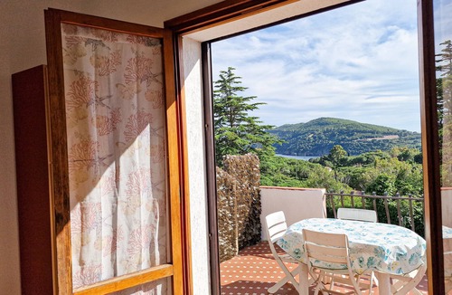 Lacona Apartment | Apartment 'Bilo Nr 10' with Mountain View and Shared Garden