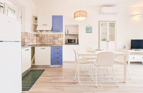 Rio nell'Elba Apartment | Apartment 'Bilo Terrazza Rio Elba' with Mountain View, Balcony and Air Conditioning