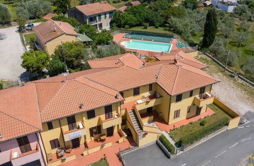 Suvereto Apartment | Apartment 'Bilocale Ciliegiolo' with Terrace, Shared Pool & Wi-Fi