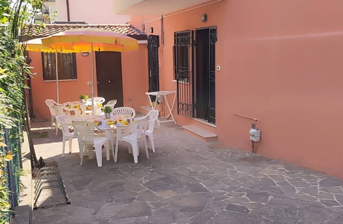 Marina Centro Apartment | Apartment by the sea with garden, beach included