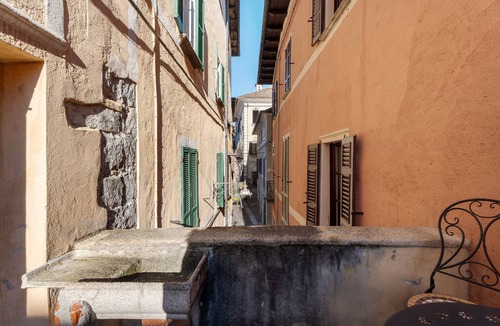Orta San Giulio Apartment | Apartment 'Cabianchi Rosso - Imperial Suite' with Lake View, Private Terrace and Wi-Fi