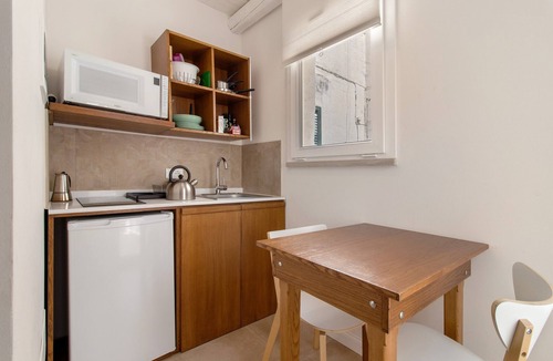 Monopoli Apartment | Apartment 'Carrubo' with Private Terrace, Wi-Fi and Air Conditioning