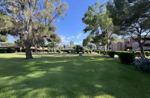 Marina di Bibbona Apartment | Apartment 'Casa Vacanze Simonetta Con Giardino' with Shared Pool, Private Garden and Air Conditioning