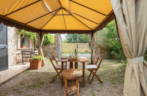 Suvereto Apartment | Apartment 'Casa Cascata - Casale Rosmarino' with Private Garden, Wi-Fi and Air Conditioning