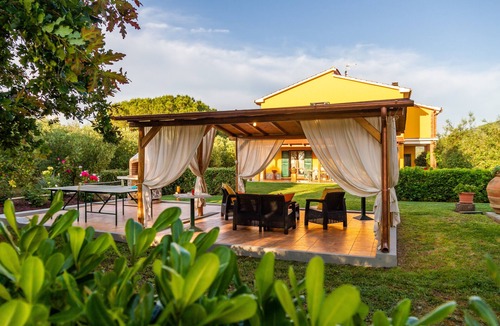 Orbetello Apartment | Apartment "Casa Dante" with hills and Monte Argentario view, 2 Private Terraces & Wi-Fi