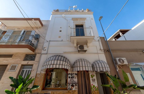 Pezze di Greco Apartment | Apartment 'Casa In Stile' with Private Terrace, Wi-Fi and Air Conditioning