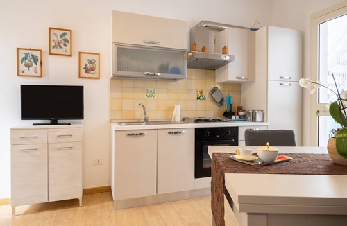 Torre Ovo Apartment | Apartment 'Casa Vacanza Torre Ovo' with Private Terrace, Wi-Fi and Air Conditioning