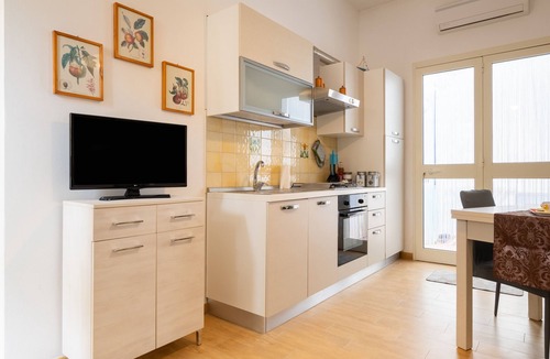 Torre Ovo Apartment | Apartment 'Casa Vacanza Torre Ovo' with Private Terrace, Wi-Fi and Air Conditioning