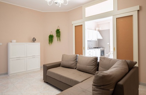 Pulsano Apartment | Apartment 'Casa Vacanze Francesco' with Balcony, Wi-Fi and Air Conditioning