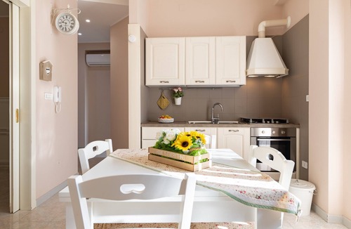 Pulsano Apartment | Apartment 'Casa Vacanze Francesco' with Balcony, Wi-Fi and Air Conditioning