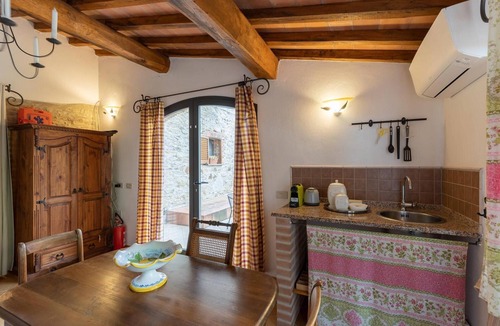 Suvereto Apartment | Apartment 'Casa Zalea - Casale Rosmarino' with Private Garden, Wi-Fi and Air Conditioning
