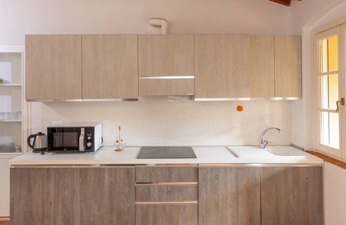 Donoratico Apartment | Apartment 'Daria' with Shared Garden and Wi-Fi