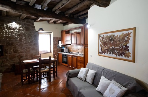 Sutri Apartment | Apartment 'Davide Home Sutri' with Wi-Fi