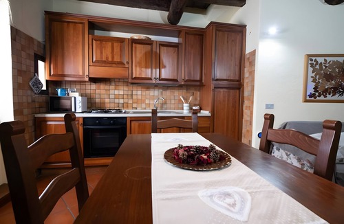 Sutri Apartment | Apartment 'Davide Home Sutri' with Wi-Fi