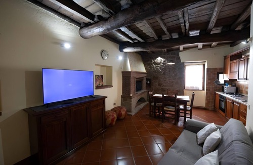 Sutri Apartment | Apartment 'Davide Home Sutri' with Wi-Fi