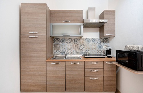 Mola di Bari Apartment | Apartment 'Dimora Don Gabriele' with Balcony and Air Conditioning
