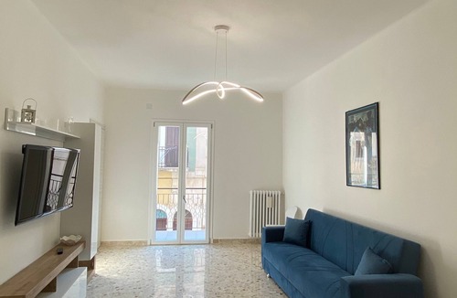 Mola di Bari House | Apartment 'Dimora Di Vagno' with Sea View, Balcony and Air Conditioning