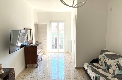 Mola di Bari House | Apartment 'Dimora Di Vagno' with Sea View, Balcony and Air Conditioning