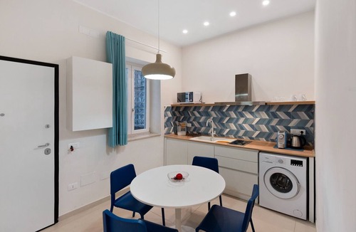 Pompei Apartment | Apartment 'Domus Vesuvii' with Wi-Fi and Air Conditioning