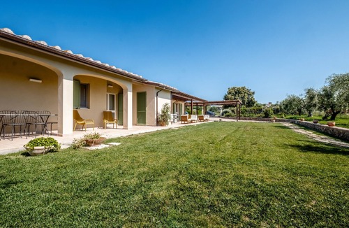 Borgo Carige Apartment | Apartment 'Frantoio' with Shared Pool, Wi-Fi and Air Conditioning