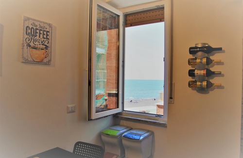 Ladispoli Apartment | APARTMENT FRONT SEA by Silvia and Massimo