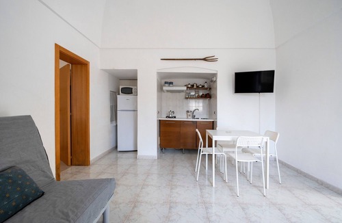 L'Assunta Apartment | Apartment 'Gelso' with Shared Pool, Private Terrace and Wi-Fi