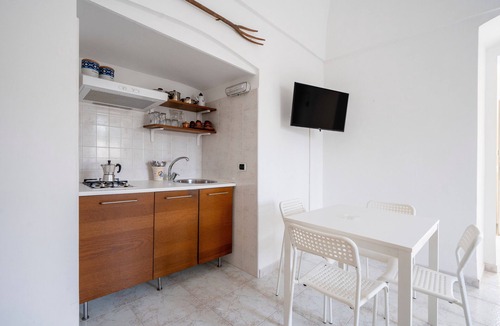L'Assunta Apartment | Apartment 'Gelso' with Shared Pool, Private Terrace and Wi-Fi
