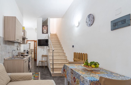 Avola Apartment | Apartment 'Giorgia' with Balcony, Wi-Fi and Air Conditioning