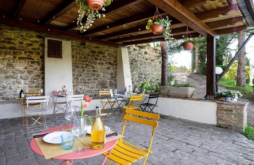 Umbertide House | Apartment 'Glicine ad Antico Casale '700' with Shared Pool & Wi-Fi