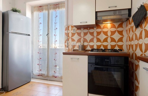Villanova Apartment | Apartment 'Il Porticciolo' with Sea View, Wi-Fi and Air Conditioning