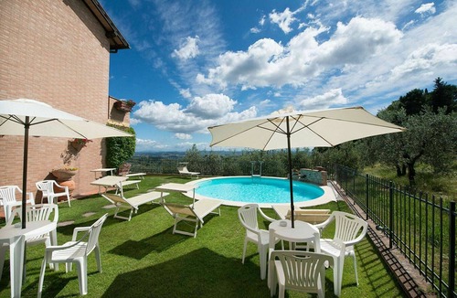 Pancole Apartment | Apartment in Pancole with 1 bedrooms sleeps 4