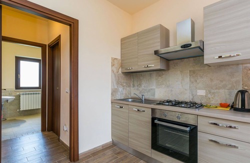 Sorano House | Apartment in villa with pool, A/C, WIFI, hot tub, TV, terrace, pets allowed, panoramic view, parking
