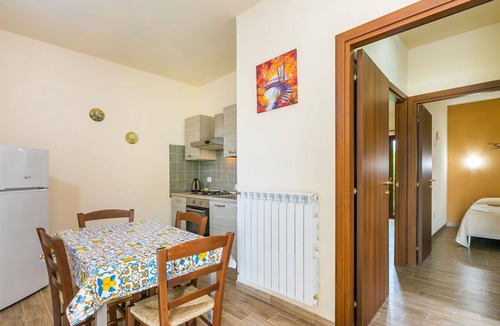 Sorano House | Apartment in villa with A/C, WIFI, hot tub, pool, TV, terrace, pets allowed, panoramic view, parking