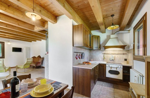 Mirano Apartment | Apartment 'Iris' with Private Terrace, Wi-Fi and Air Conditioning