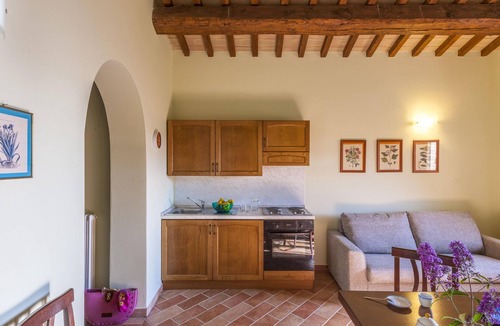 Belforte allʼIsauro House | Apartment in Belforte near Oliva Castle