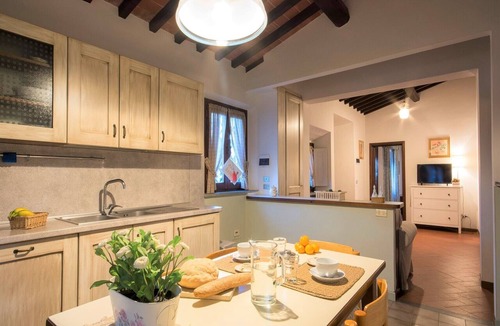 Castelfiorentino House | Apartment in Castelfiorentino with Pool