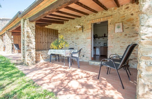 Magliano in Toscana Apartment | Apartment La Lavanda wit Terrace, Shared Pool & Wi-Fi