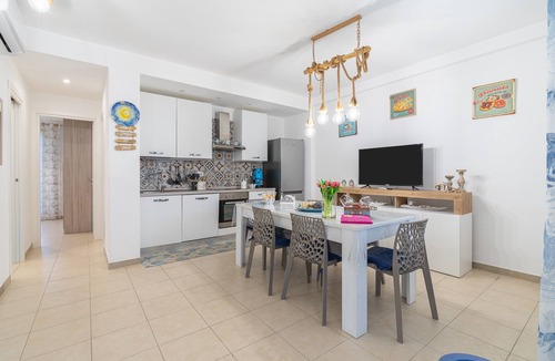 Pachino Apartment | Apartment 'La Casa Di Chloe' with Wi-Fi and Air Conditioning