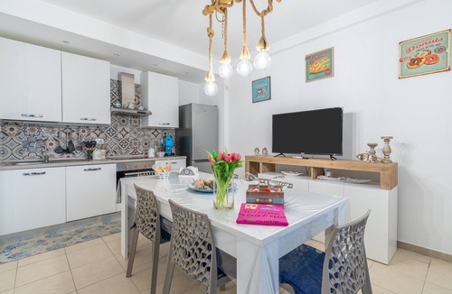 Pachino Apartment | Apartment 'La Casa Di Chloe' with Wi-Fi and Air Conditioning