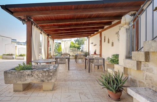 Melendugno Apartment | Apartment 'La Dimora Di Marco - Notte Stellata' with Shared Terrace, Wi-Fi & Air Conditioning