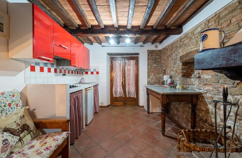 Ferretto House | Apartment "La Vecchia Fornace Casa Rossa" with Shared Pool & Wi-Fi