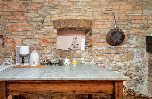 Ferretto House | Apartment "La Vecchia Fornace Casa Rossa" with Shared Pool & Wi-Fi