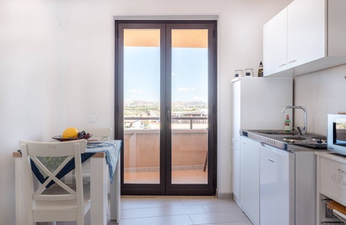 San Leone House | Apartment Le Primule, pet-friendly, with sea view and balcony