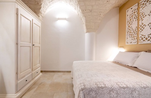 Old Town Cisternino Apartment | Apartment "Loft La Scala Del Borgo" with Wi-Fi and Air Conditioning