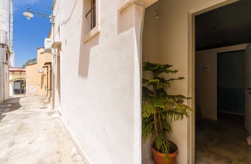 Alezio Apartment | Apartment 'Luxury Rooms - Elisa' with Wi-Fi and Air Conditioning