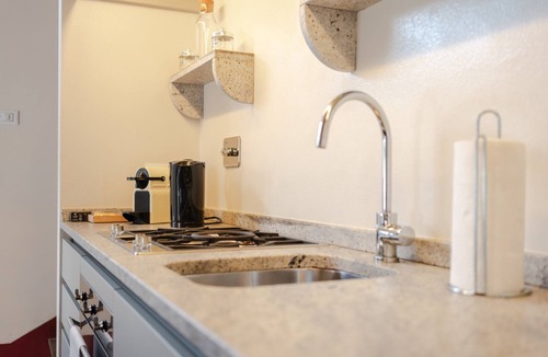 Cortona Apartment | Apartment 'Magazzino 2 Classic' with Shared Pool, Wi-Fi and Air Conditioning