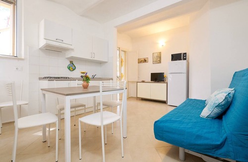 Piombino Apartment | Apartment "Mare Etrusco 8" with Shared Garden & Wi-Fi